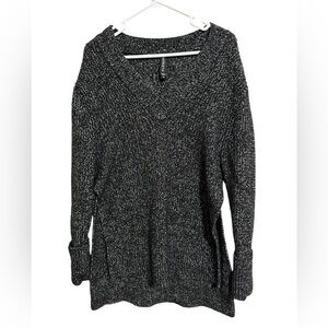 Athleta Black Marl Shasta Hi-Low V-Neck Wool Blend Chunky Sweater, X-SMALL